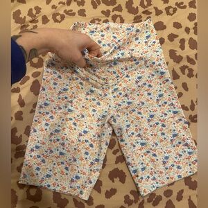Dead stock Aeropostale white floral flex cross over high rise bike shorts